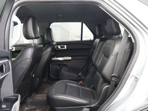 Used 2022 Ford Explorer XLT w/ Equipment Group 202A image 27