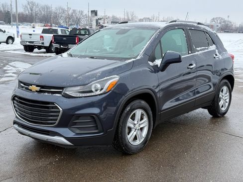 Used 2018 Chevrolet Trax LT w/ Sun & Sound Package image 4