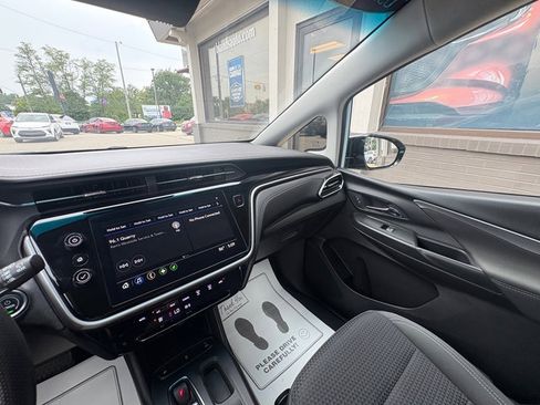 Used 2023 Chevrolet Bolt LT FWD image 31