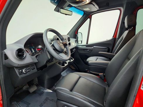 Used 2025 Mercedes-Benz Sprinter 2500 image 16