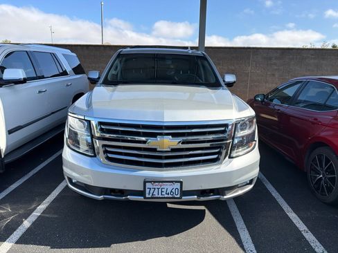 Used 2017 Chevrolet Tahoe LT w/ Luxury Package AWD/4WD image 3