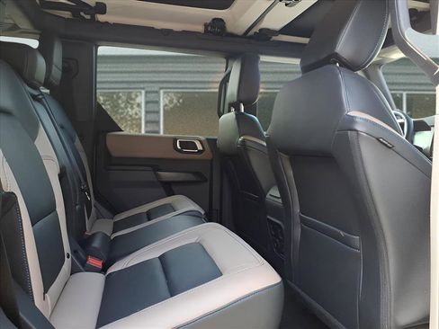 Used 2024 Ford Bronco Wildtrak image 11