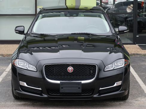 Used 2019 Jaguar XJ R-Sport image 4