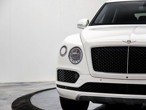 Used 2019 Bentley Bentayga image 29