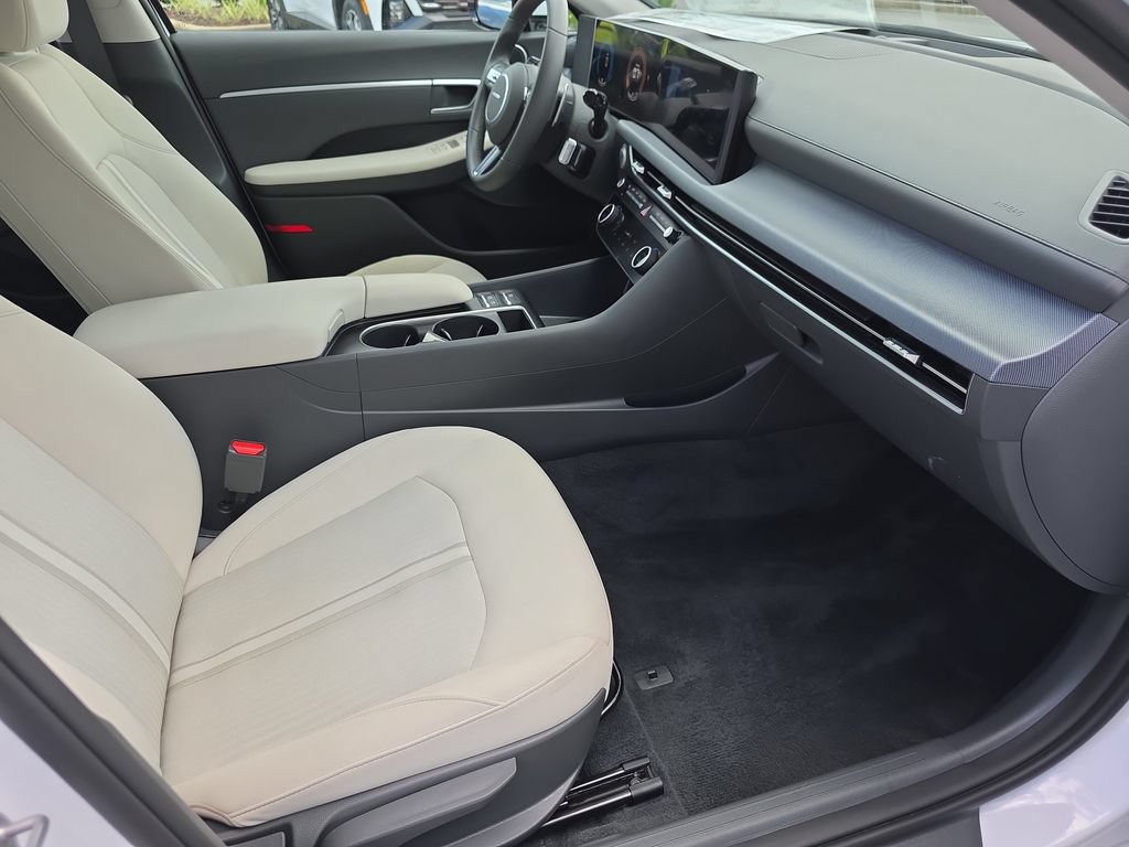 New 2026 Hyundai Sonata SEL FWD image 32