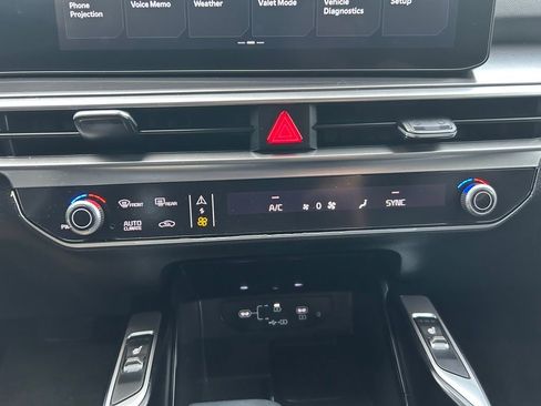 Used 2024 Kia Sorento S image 15