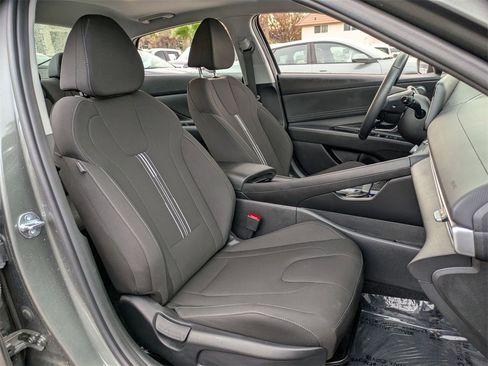 Used 2025 Hyundai Elantra SEL image 28