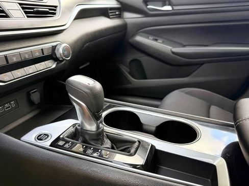 Used 2024 Nissan Altima 2.5 SV FWD image 28