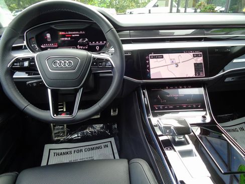 Used 2022 Audi S8 AWD/4WD image 11