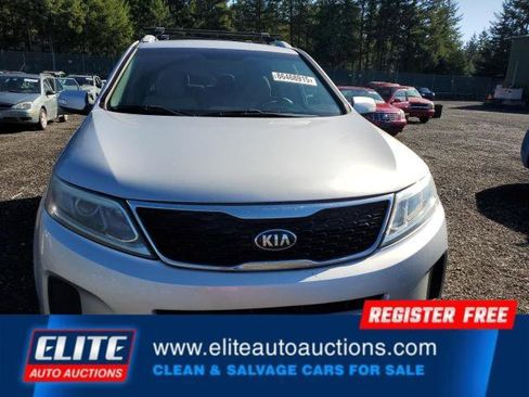 Used 2015 Kia Sorento LX image 9
