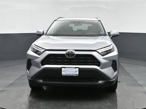 Used 2024 Toyota RAV4 XLE w/ Convenience Package image 2