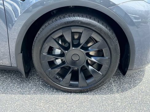 Used 2023 Tesla Model Y Long Range AWD/4WD image 9