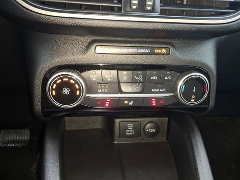 Certified 2022 Ford Escape SE w/ SE Sport Appearance Package image 22