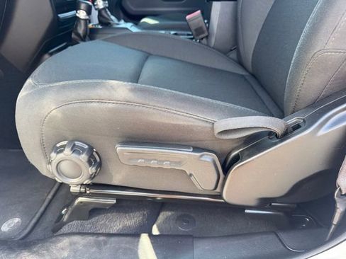 Used 2022 Jeep Wrangler Unlimited Sahara image 12