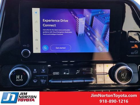 Used 2023 Toyota Highlander L image 19