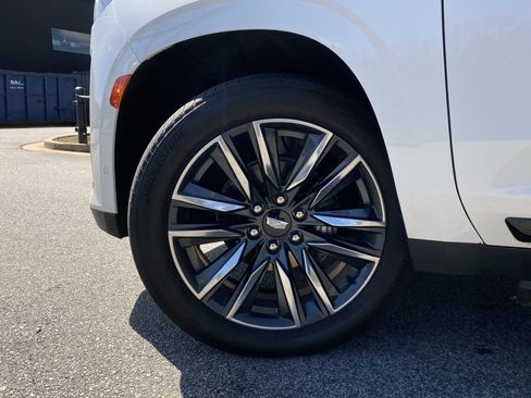 Used 2022 Cadillac Escalade ESV Sport w/ Touring Package image 17