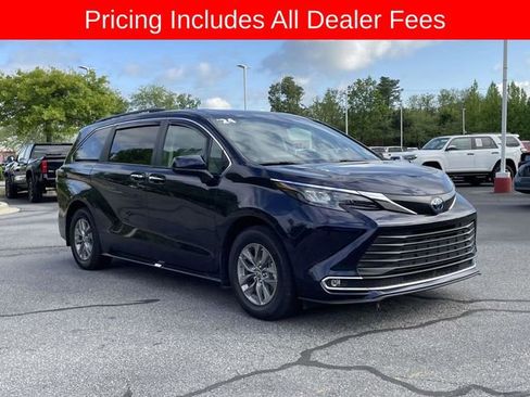 Used 2024 Toyota Sienna XLE AWD/4WD image 7