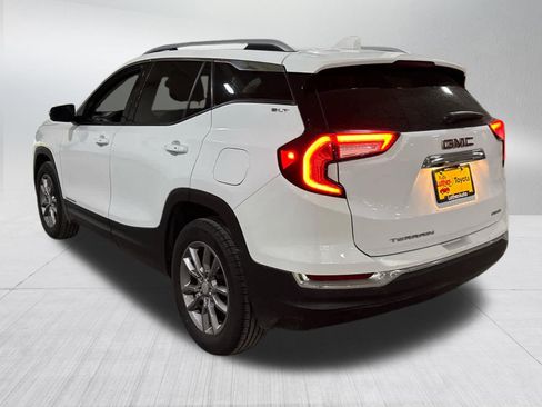 Used 2024 GMC Terrain SLT image 3
