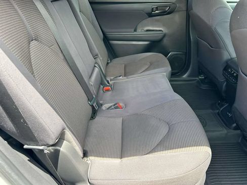 Used 2023 Toyota Highlander LE AWD/4WD image 23