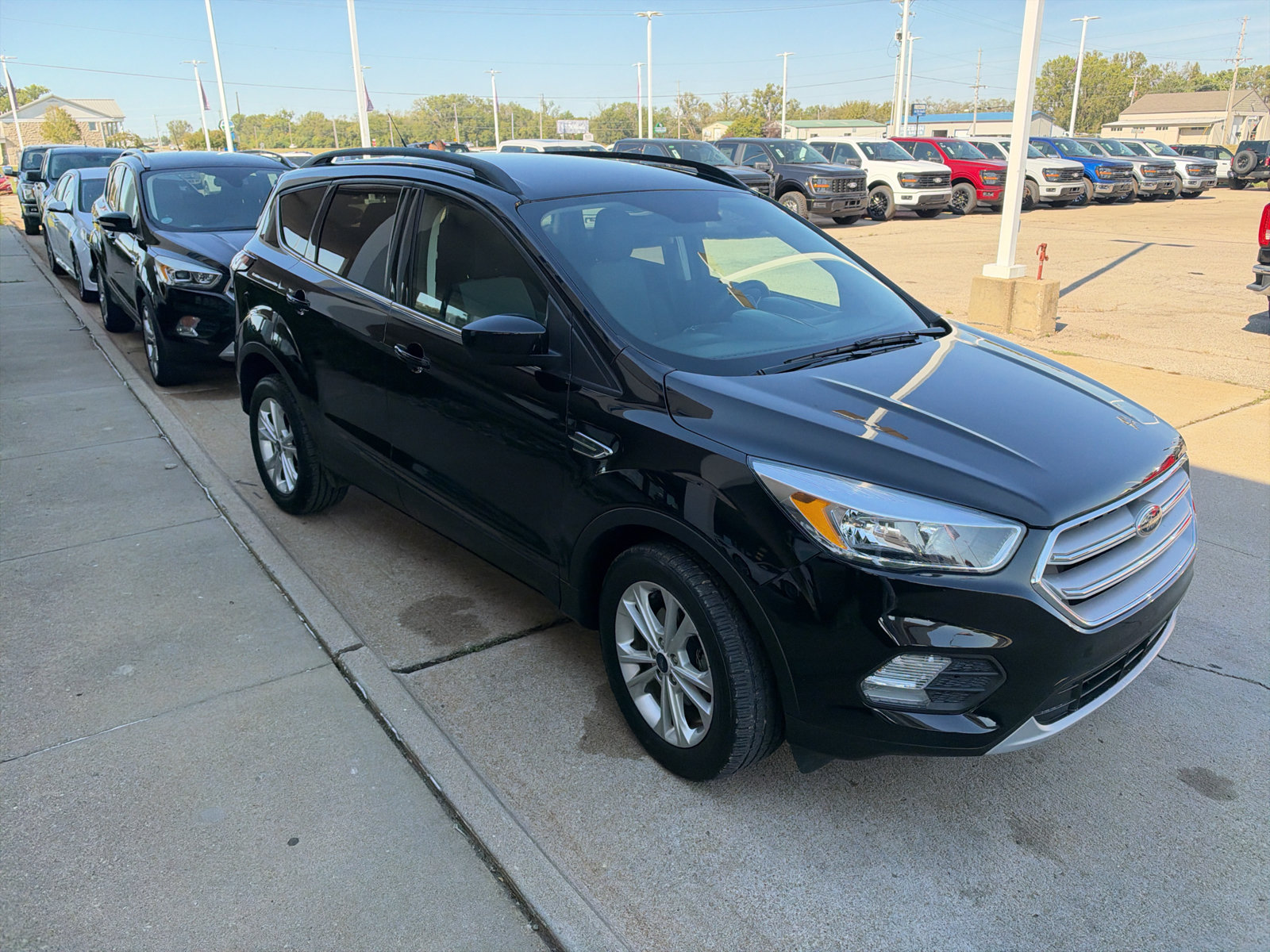 Used 2018 Ford Escape SE FWD image 4