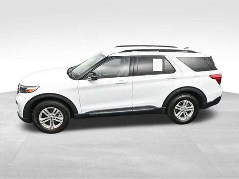 Used 2023 Ford Explorer XLT w/ Equipment Group 202A AWD/4WD image 27