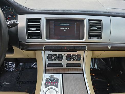Used 2012 Jaguar XF RWD image 20