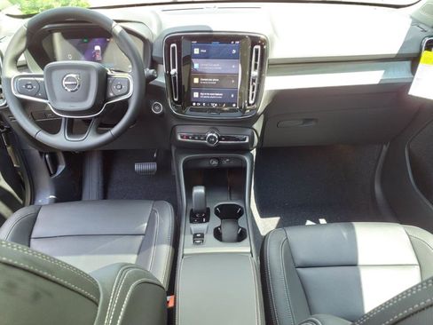 New 2025 Volvo XC40 B5 Core w/ Protection Package Premier image 8