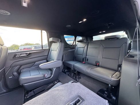 New 2025 Chevrolet Suburban Premier RWD image 9