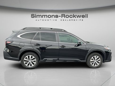 Used 2024 Subaru Outback Premium AWD/4WD image 6