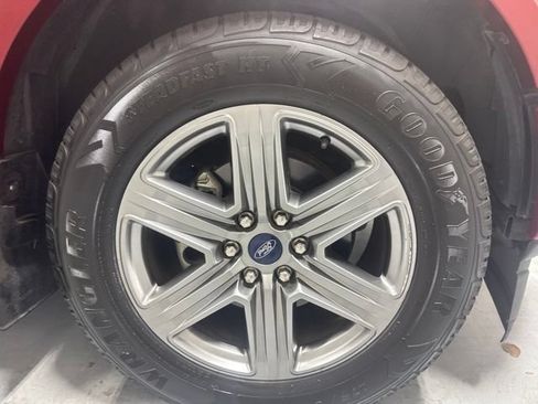 Used 2019 Ford F150 Lariat RWD image 4
