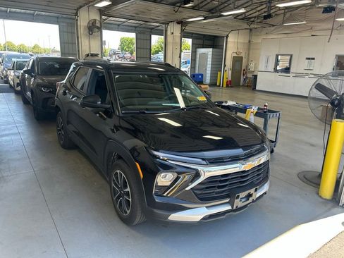 Used 2024 Chevrolet TrailBlazer LT w/ Driver Confidence Package FWD image 7