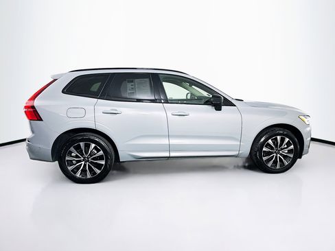 Used 2025 Volvo XC60 B5 Plus image 10