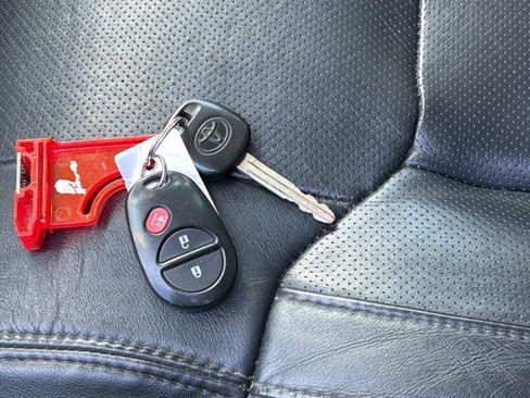 Certified 2017 Toyota Tundra Platinum image 29