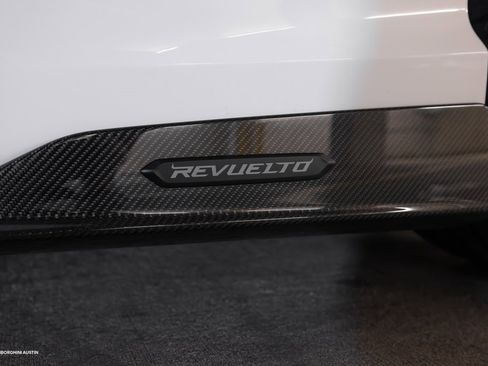 Used 2024 Lamborghini Revuelto image 8