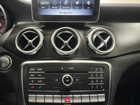 Used 2019 Mercedes-Benz GLA 250 4MATIC image 19