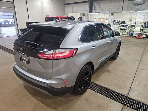 Used 2021 Ford Edge SEL w/ Convenience Package image 7