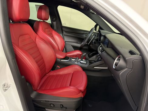 Used 2023 Alfa Romeo Stelvio Sprint AWD/4WD image 25