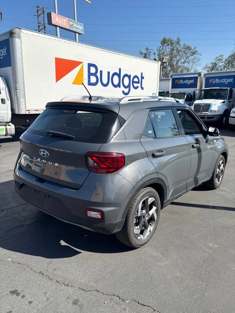 Used 2025 Hyundai Venue SEL FWD image 4