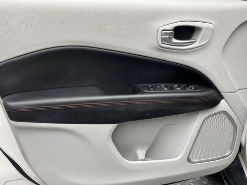 Used 2018 Jeep Compass Limited AWD/4WD image 6