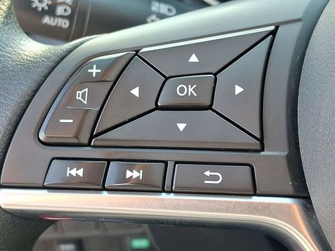 Certified 2018 Nissan Rogue Sport SV image 21