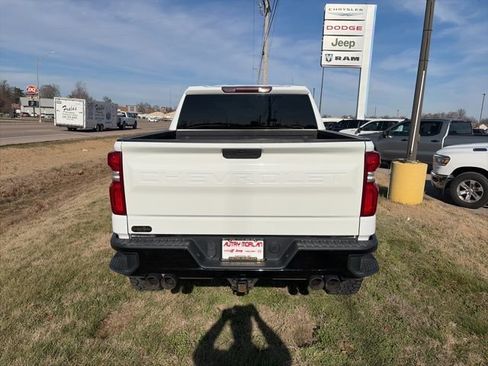 Used 2020 Chevrolet Silverado 1500 Custom Trail Boss w/ Custom Convenience Package AWD/4WD image 5