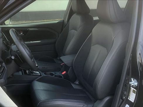 Used 2025 Subaru Forester Touring w/ Popular Package - Touring AWD/4WD image 24