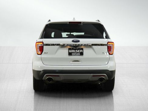 Used 2016 Ford Explorer XLT w/ Equipment Group 201A AWD/4WD image 5