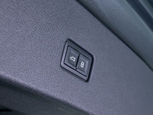 Used 2025 Audi Q8 Premium Plus AWD/4WD image 9