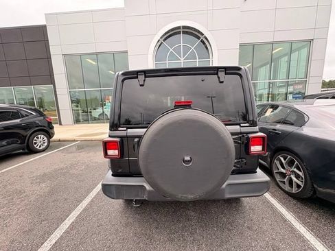 Used 2022 Jeep Wrangler Unlimited Sport w/ Sun And Sound Package AWD/4WD image 4