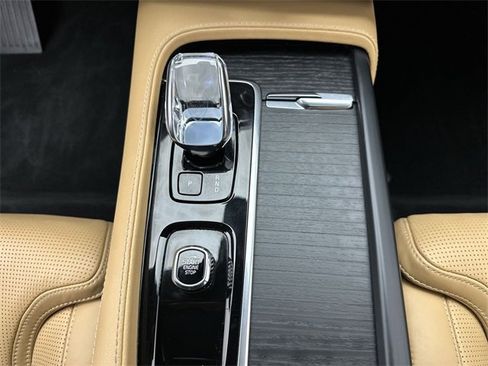 Used 2023 Volvo XC90 T8 Ultimate image 20