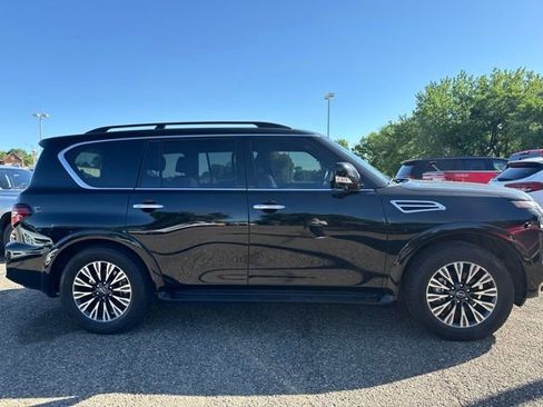 Used 2024 Nissan Armada SL w/ Midnight Edition Package AWD/4WD image 2