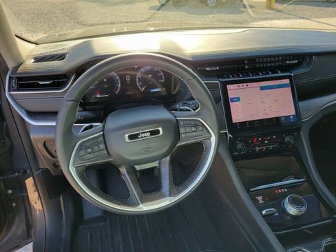 Used 2023 Jeep Grand Cherokee L Limited w/ Luxury Tech Group II image 15