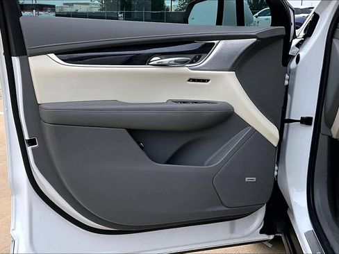 Used 2022 Cadillac XT6 Premium Luxury w/ Technology Package FWD image 22