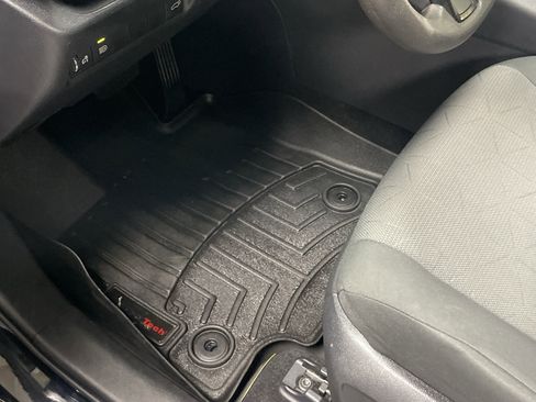 Used 2021 Toyota RAV4 XLE w/ Convenience Package FWD image 17